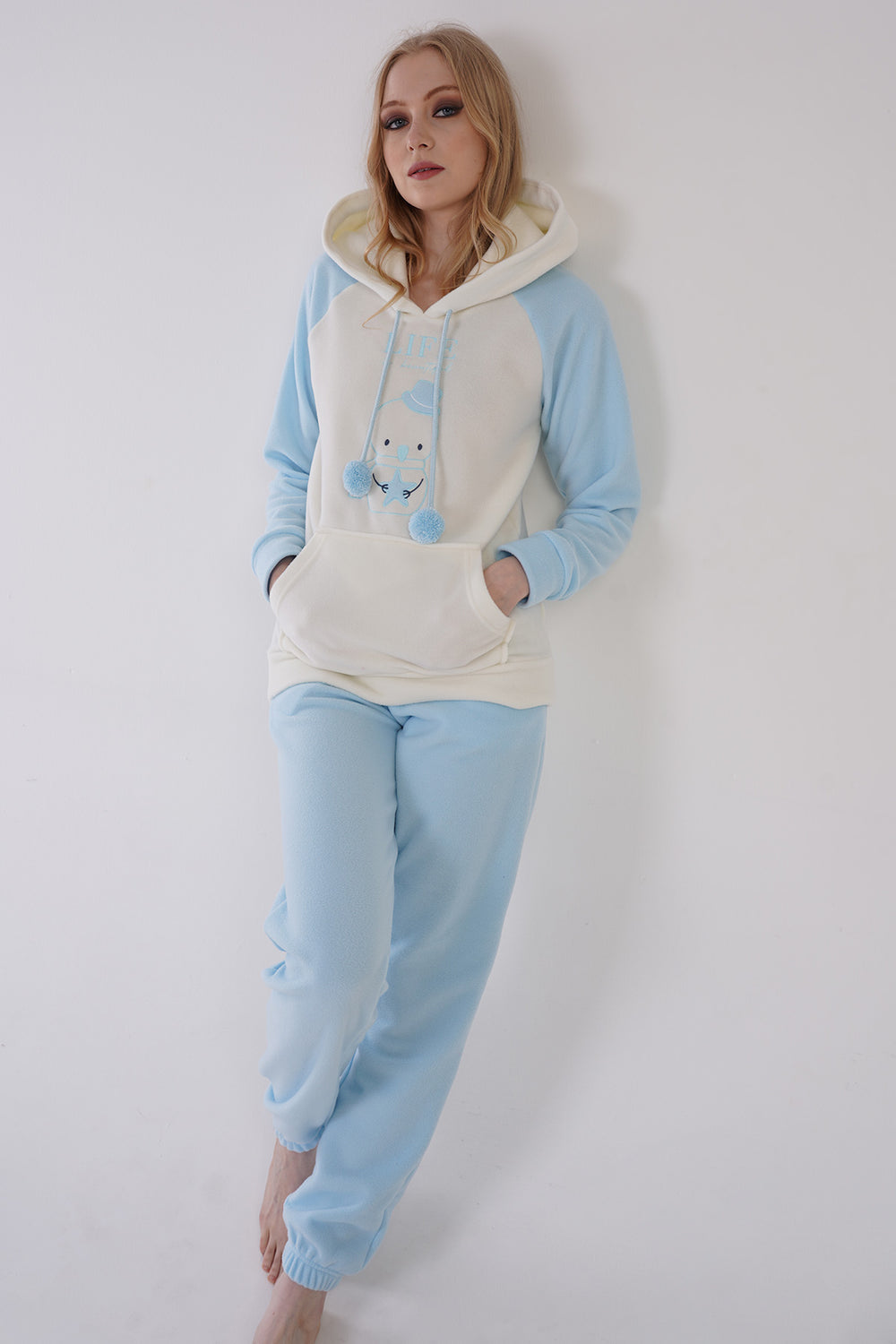 KADIN POLAR KAPSONLU REGLAN UZUN KOL KANGURU CEPLI PACASI BUZGULU MANSETLI CEPLI PIJAMA TAKIM