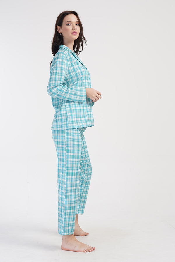 Woman Two Yarn Mint Buttoned Pyjama Set