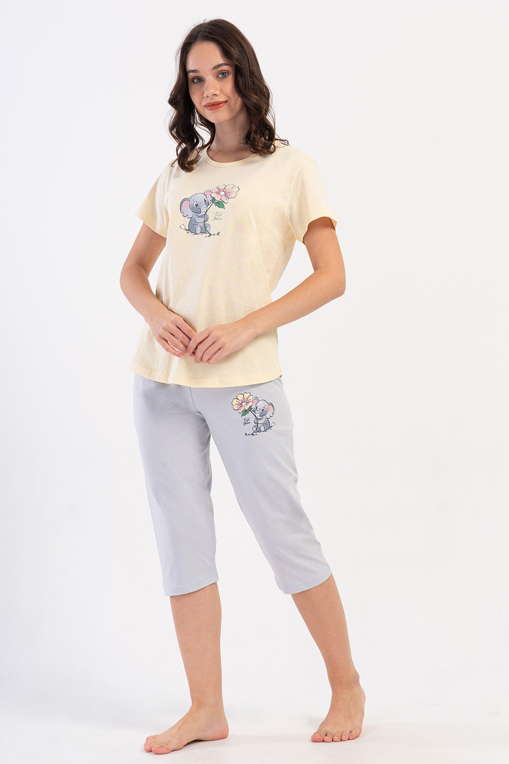 Woman Supreme Pose Capri Set 