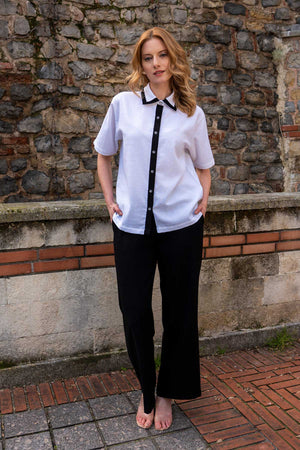 KADIN PAMUK YAKA UCU VE PATI SIYAH GARNILI KISA KOL GOMLEK CEPLI PANTOLON TAKIM - Vienetta1.GrupBEYAZ