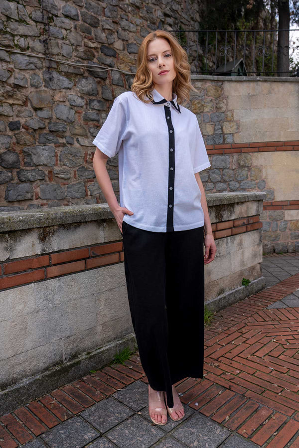 KADIN PAMUK YAKA UCU VE PATI SIYAH GARNILI KISA KOL GOMLEK CEPLI PANTOLON TAKIM - Vienetta1.GrupBEYAZ