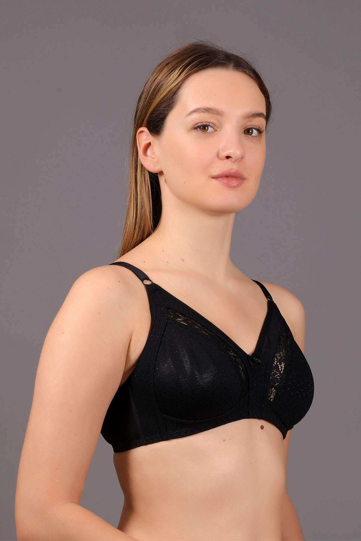 Model Tanımı: Kadın Desteksiz B Cup Sütyen Model Tanımı: Kadın Desteksiz B Cup Sütyen