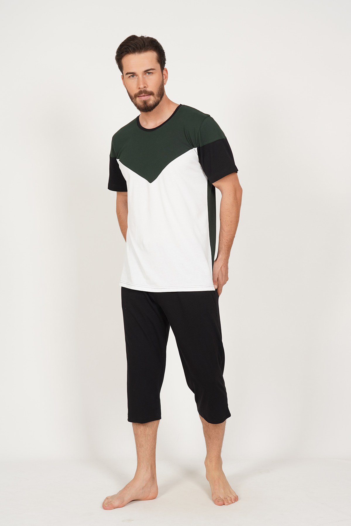 Man Geometric Capri Set Man Geometric Capri Set