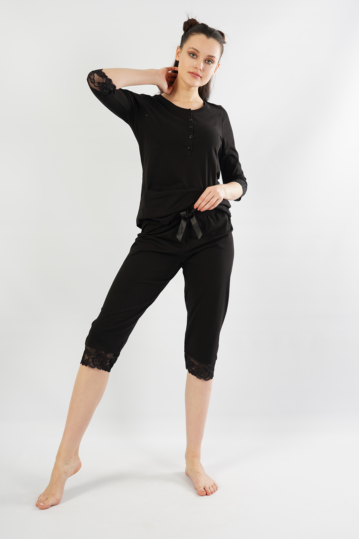 Woman Lace Capri Set Woman Lace Capri Set