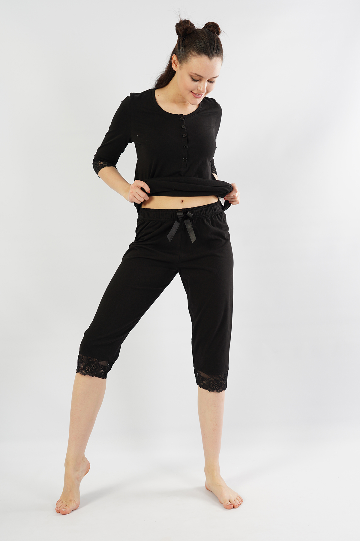 Woman Lace Capri Set Woman Lace Capri Set