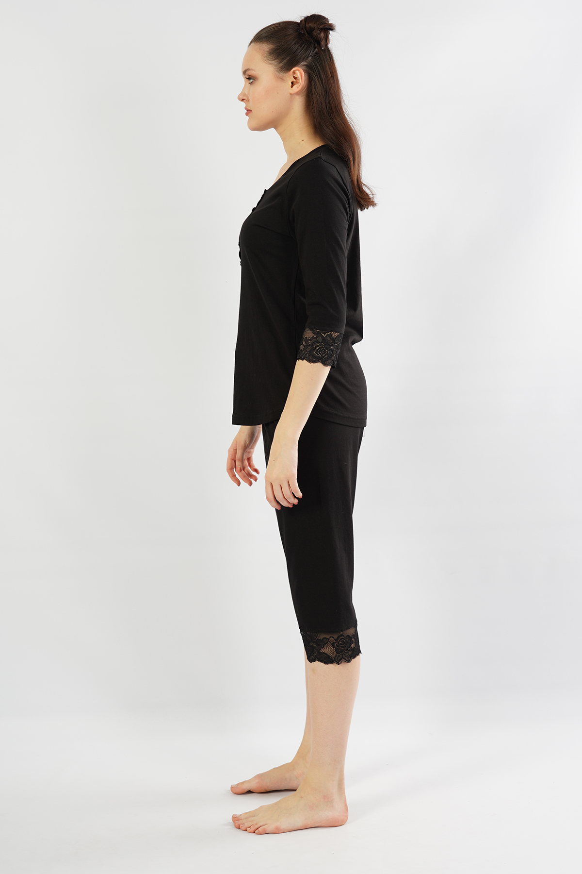 Woman Lace Capri Set Woman Lace Capri Set