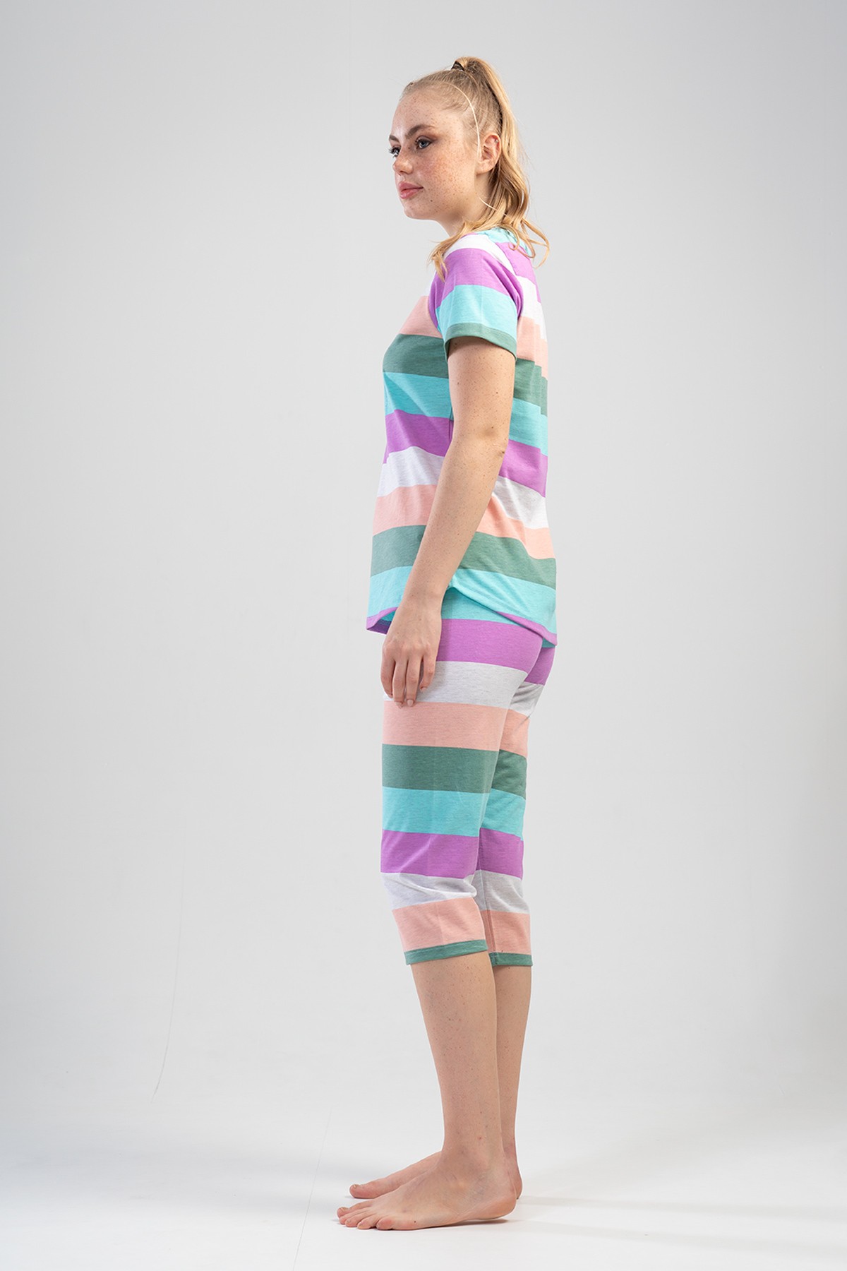 Woman Colorful Capri Set Woman Colorful Capri Set