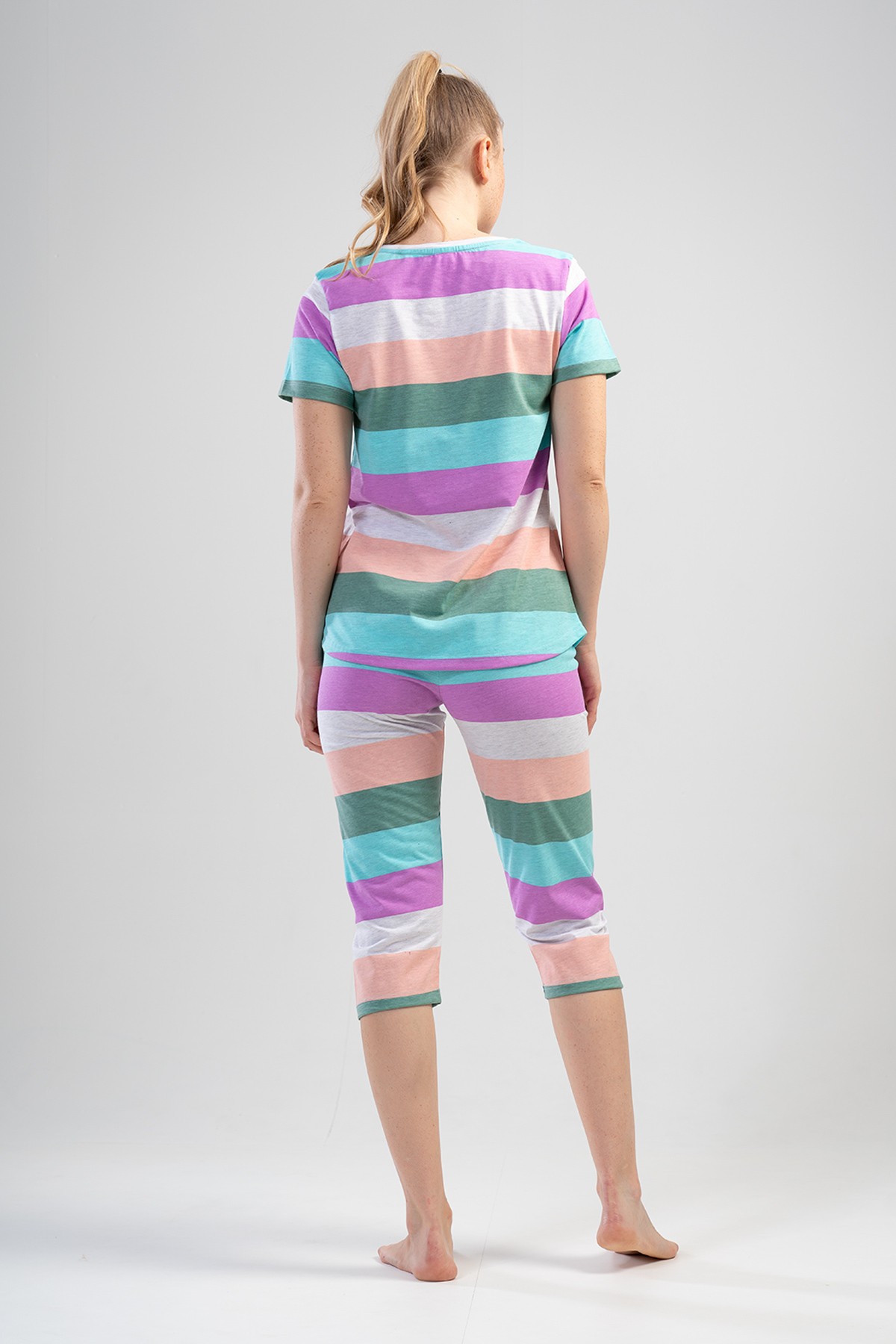 Woman Colorful Capri Set Woman Colorful Capri Set