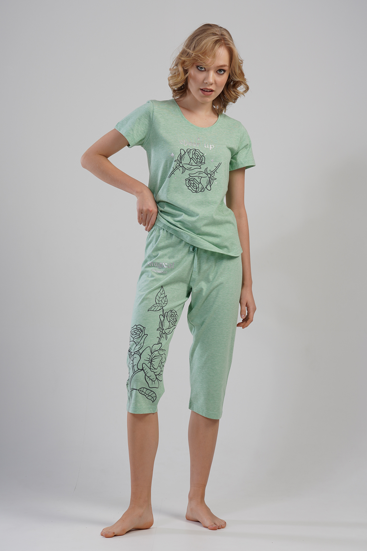 Woman Meny Capri Set Woman Meny Capri Set
