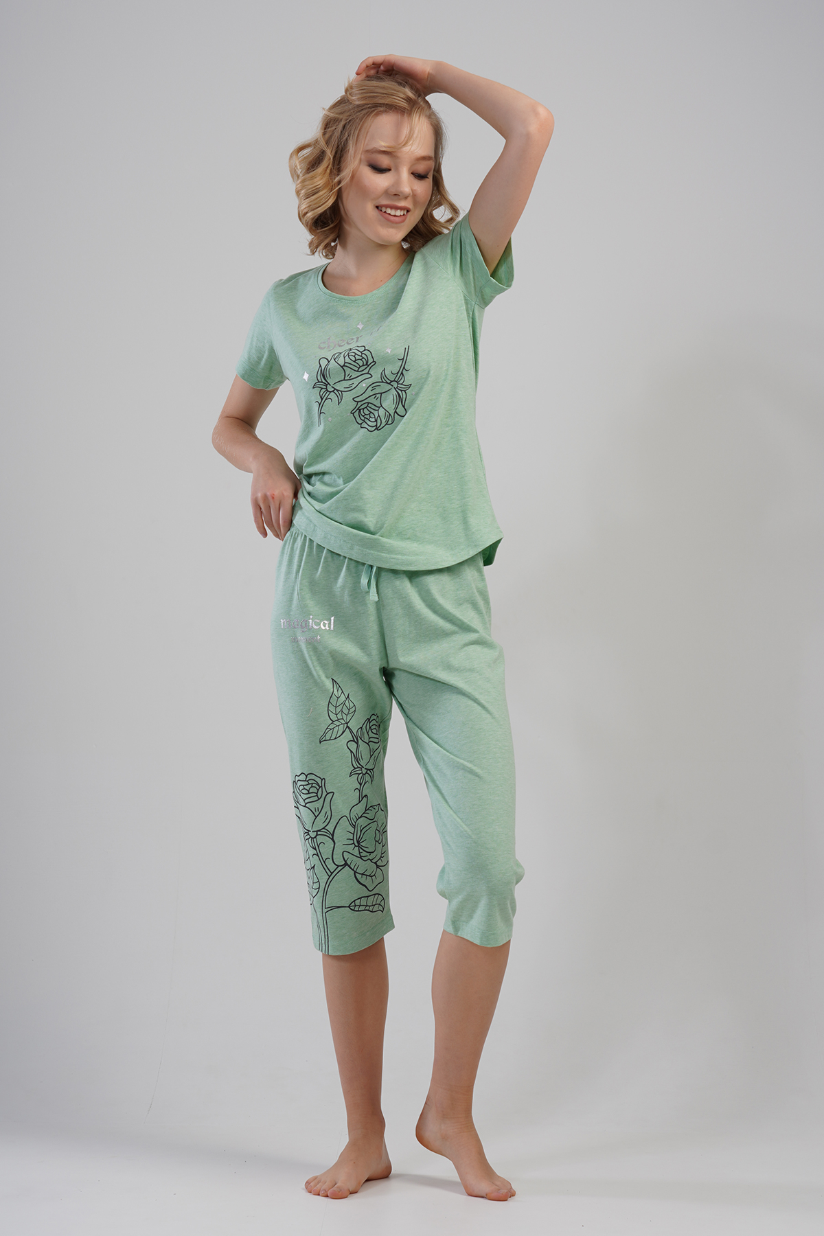 Woman Meny Capri Set Woman Meny Capri Set