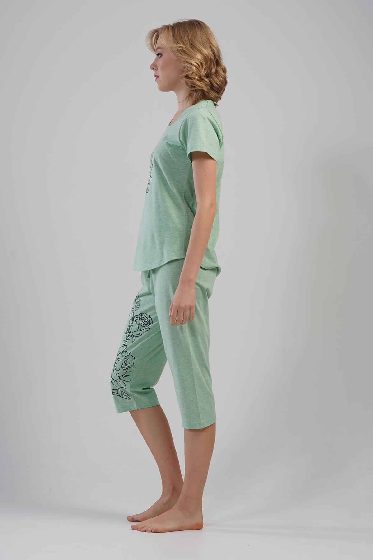 Woman Meny Capri Set Woman Meny Capri Set
