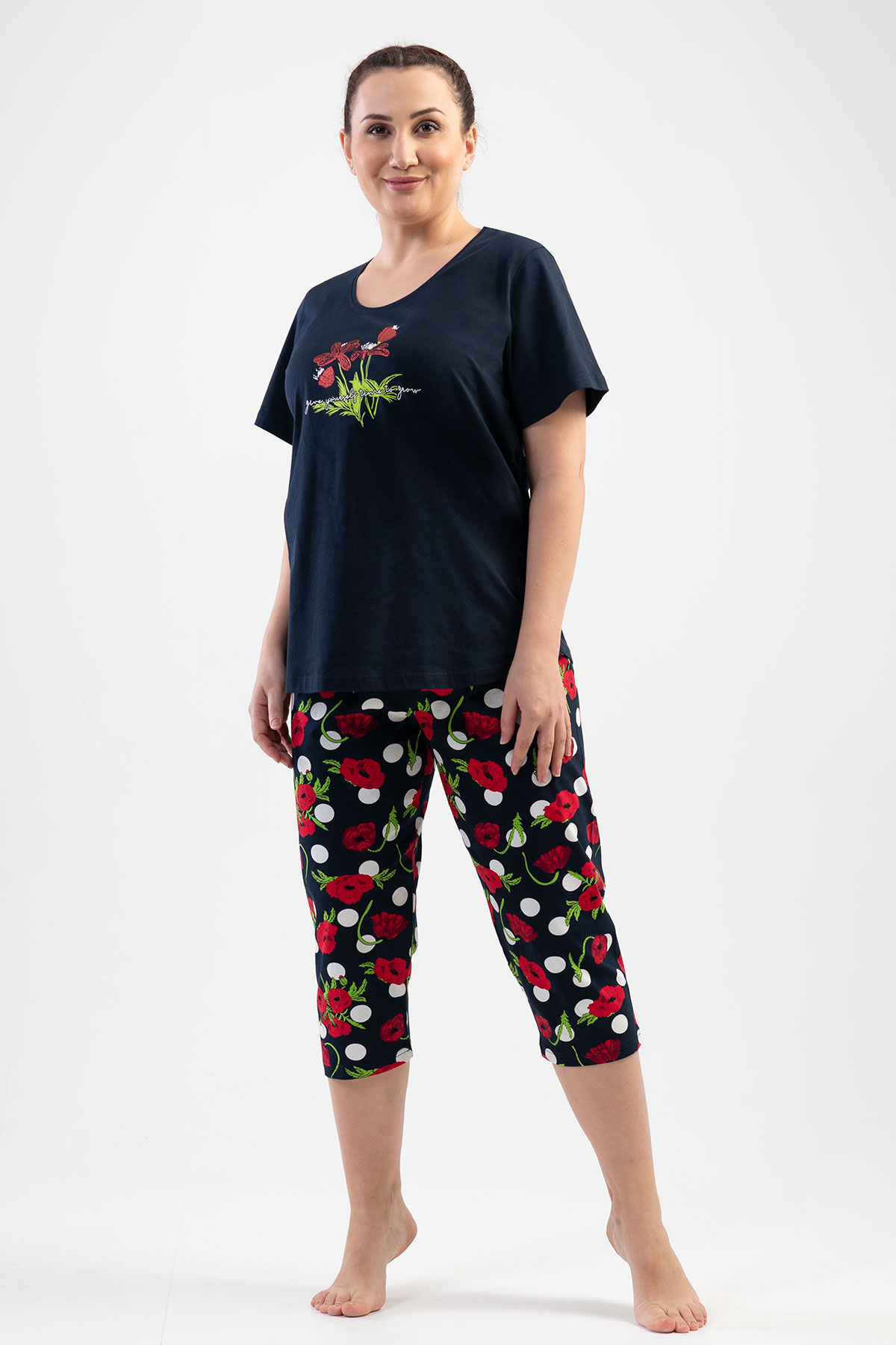 Woman Big Size Rose Capri Set Woman Big Size Rose Capri Set