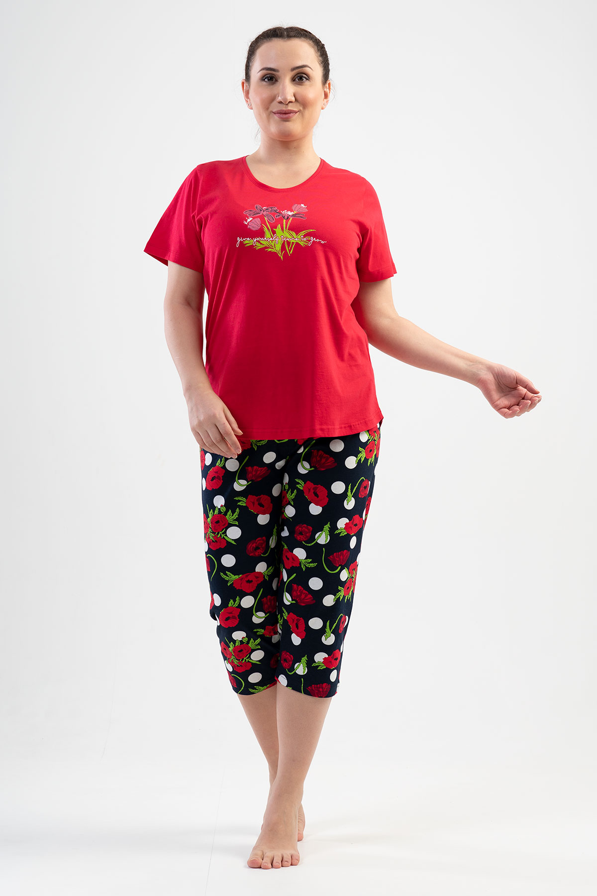 Woman Big Size Rose Capri Set Woman Big Size Rose Capri Set