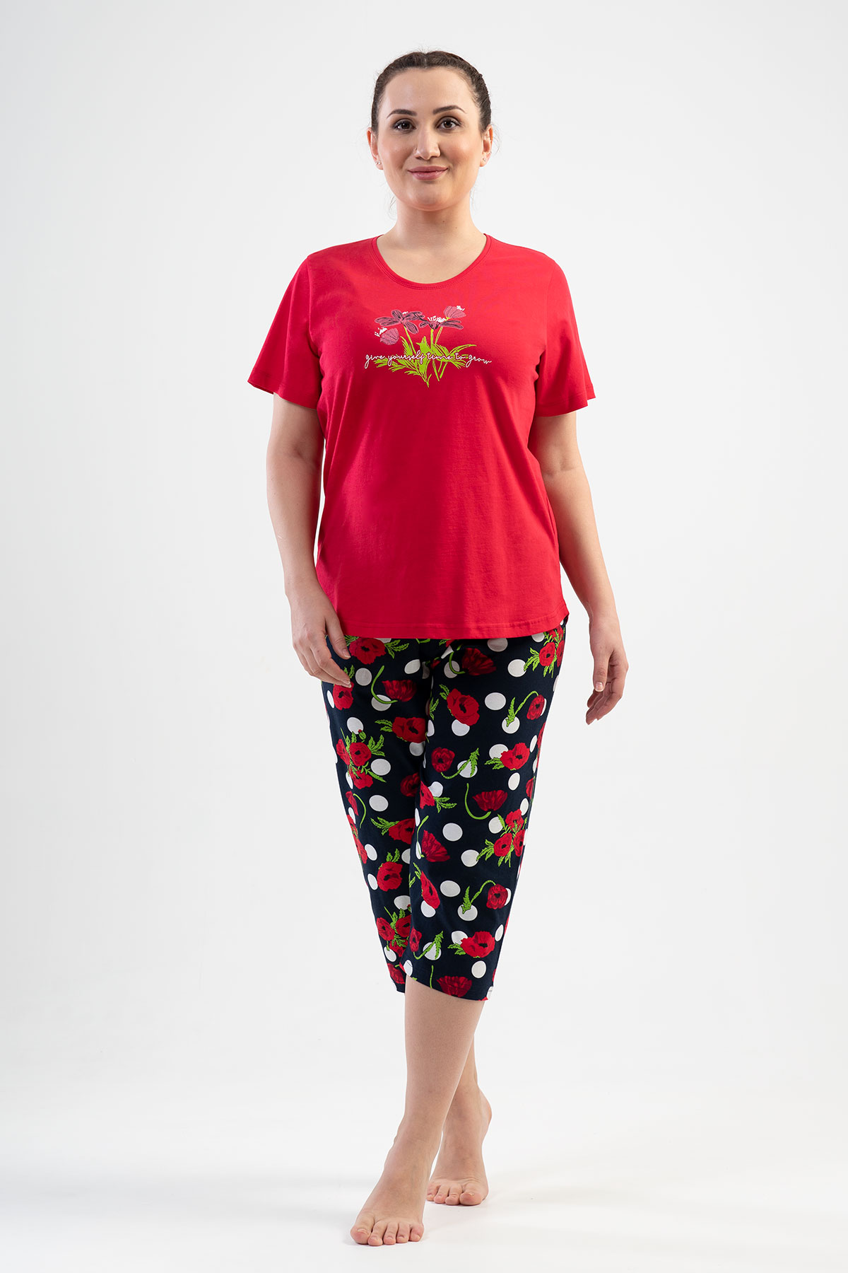 Woman Big Size Rose Capri Set Woman Big Size Rose Capri Set