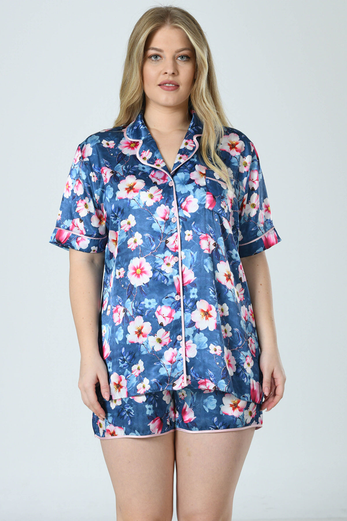 Woman Satin XXL Flower Short Set Woman Satin XXL Flower Short Set