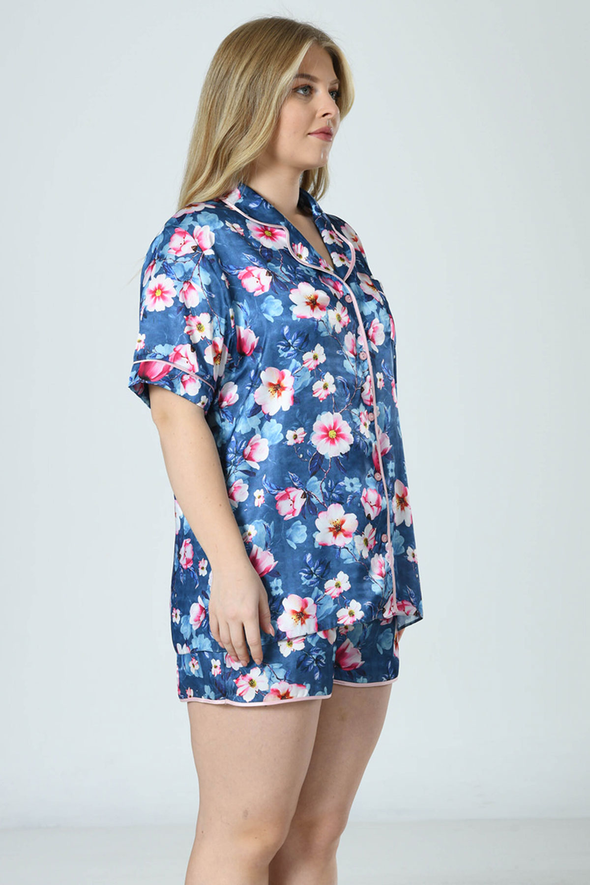 Woman Satin XXL Flower Short Set Woman Satin XXL Flower Short Set