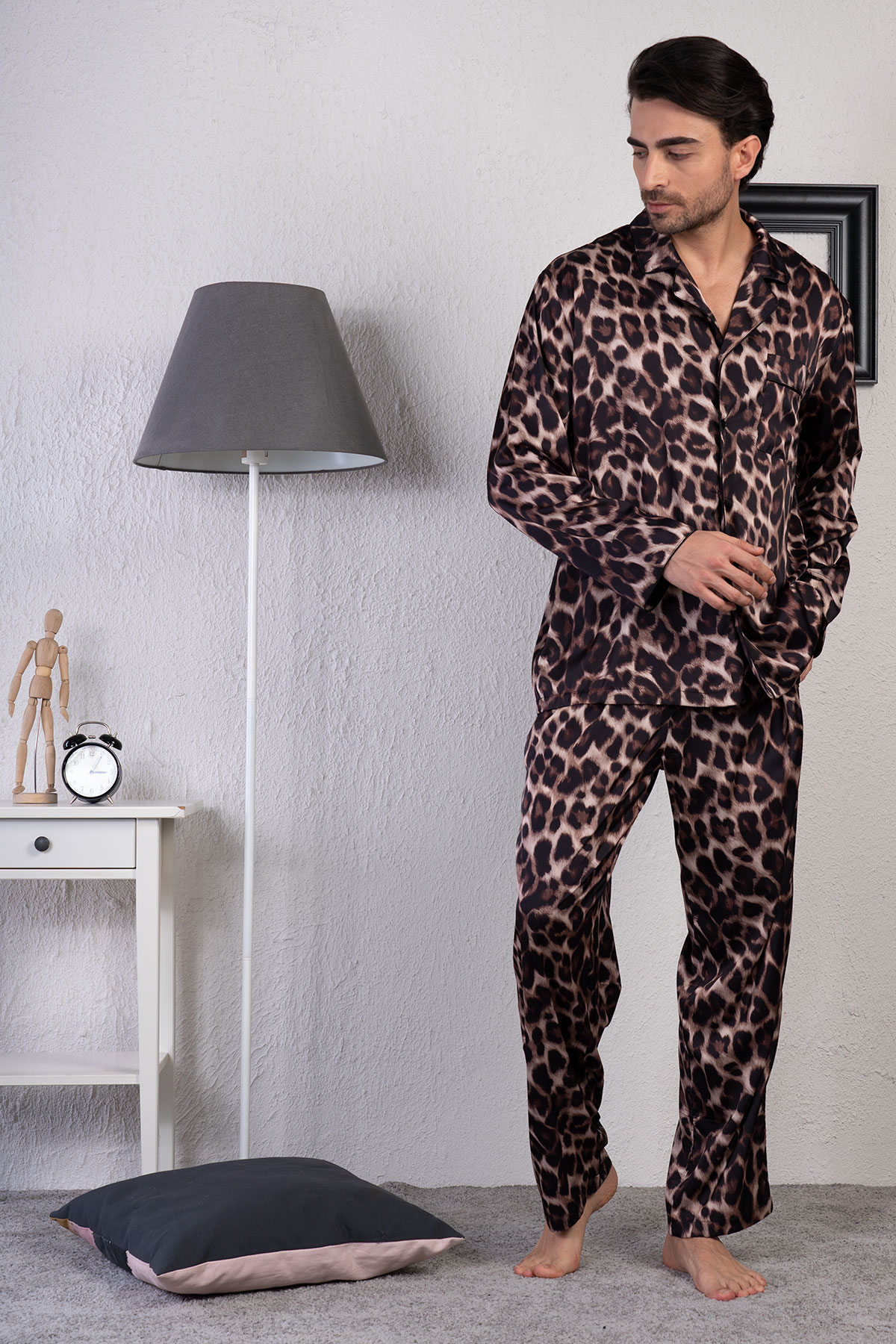 Man Leopard Pattern Satin Pyjama Set Man Leopard Pattern Satin Pyjama Set