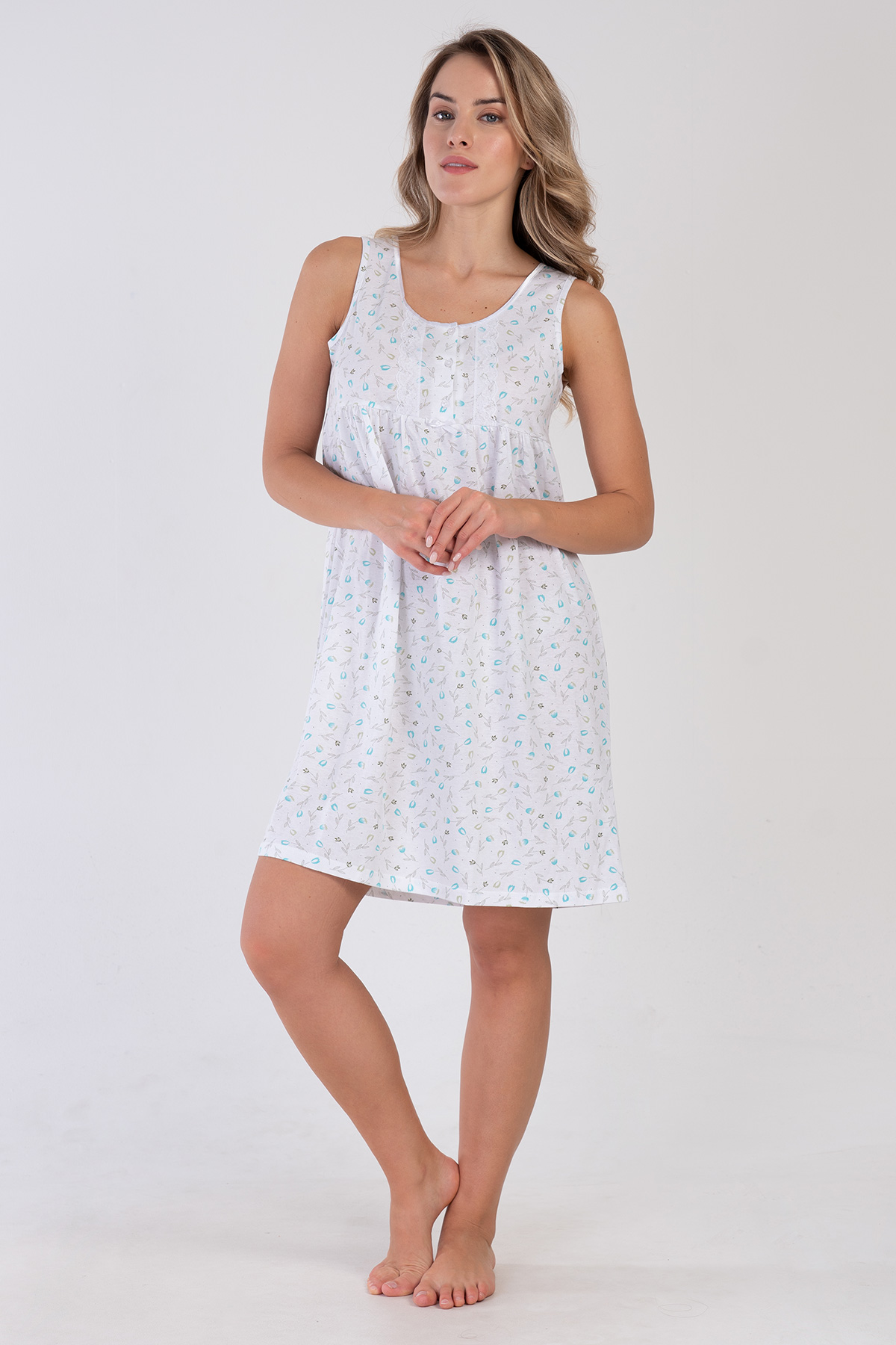 Woman Quen Nightgown Woman Quen Nightgown