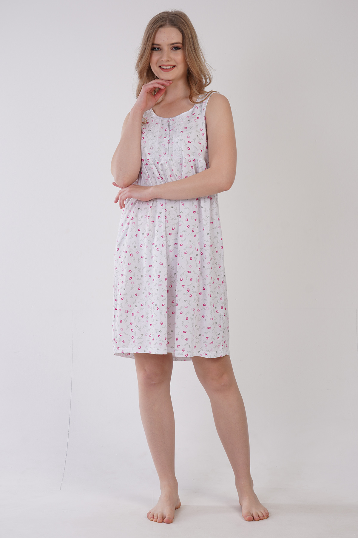 Woman Quen Nightgown Woman Quen Nightgown