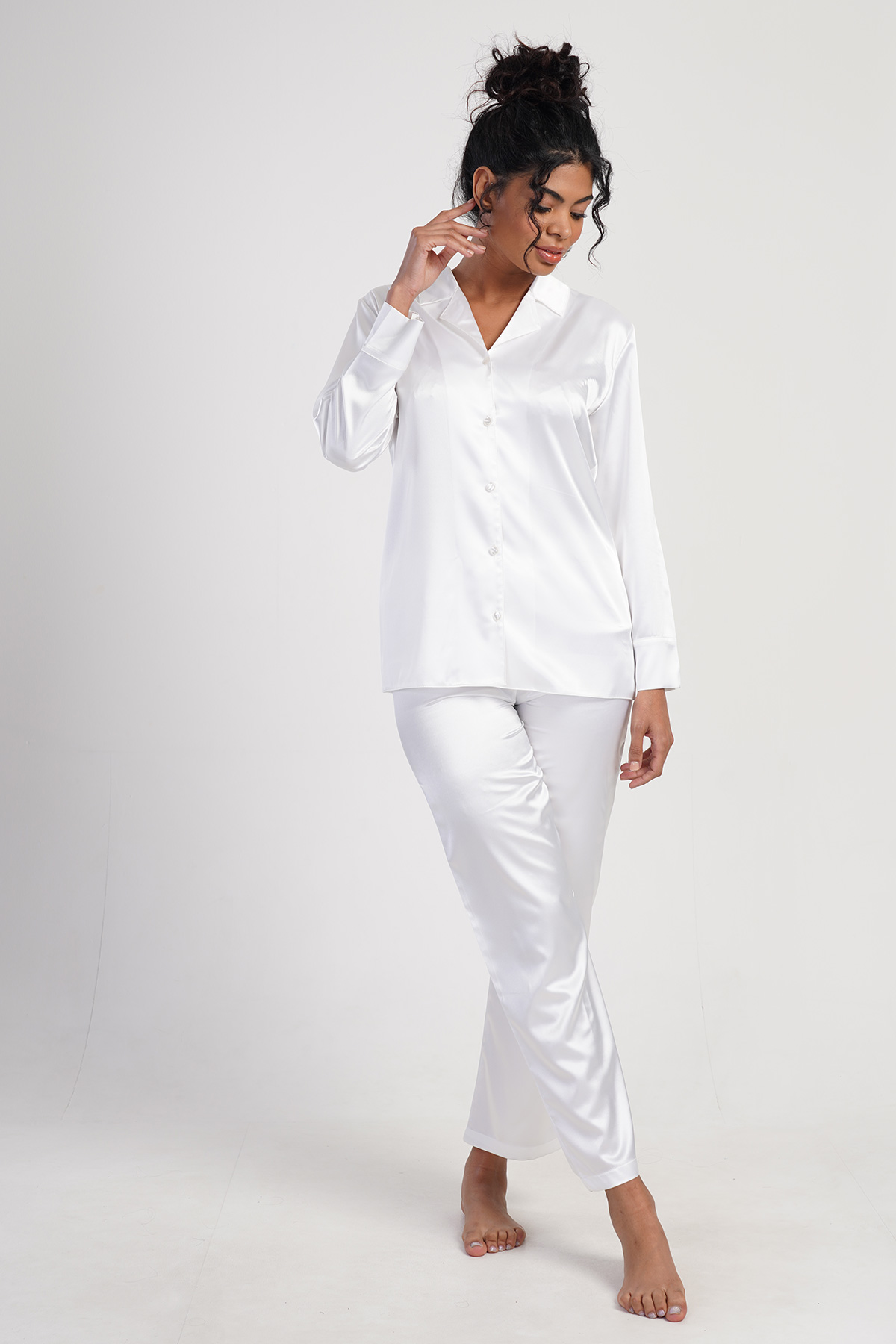 Woman Satin Bride Long Sleeve Pyjama Set Woman Satin Bride Long Sleeve Pyjama Set