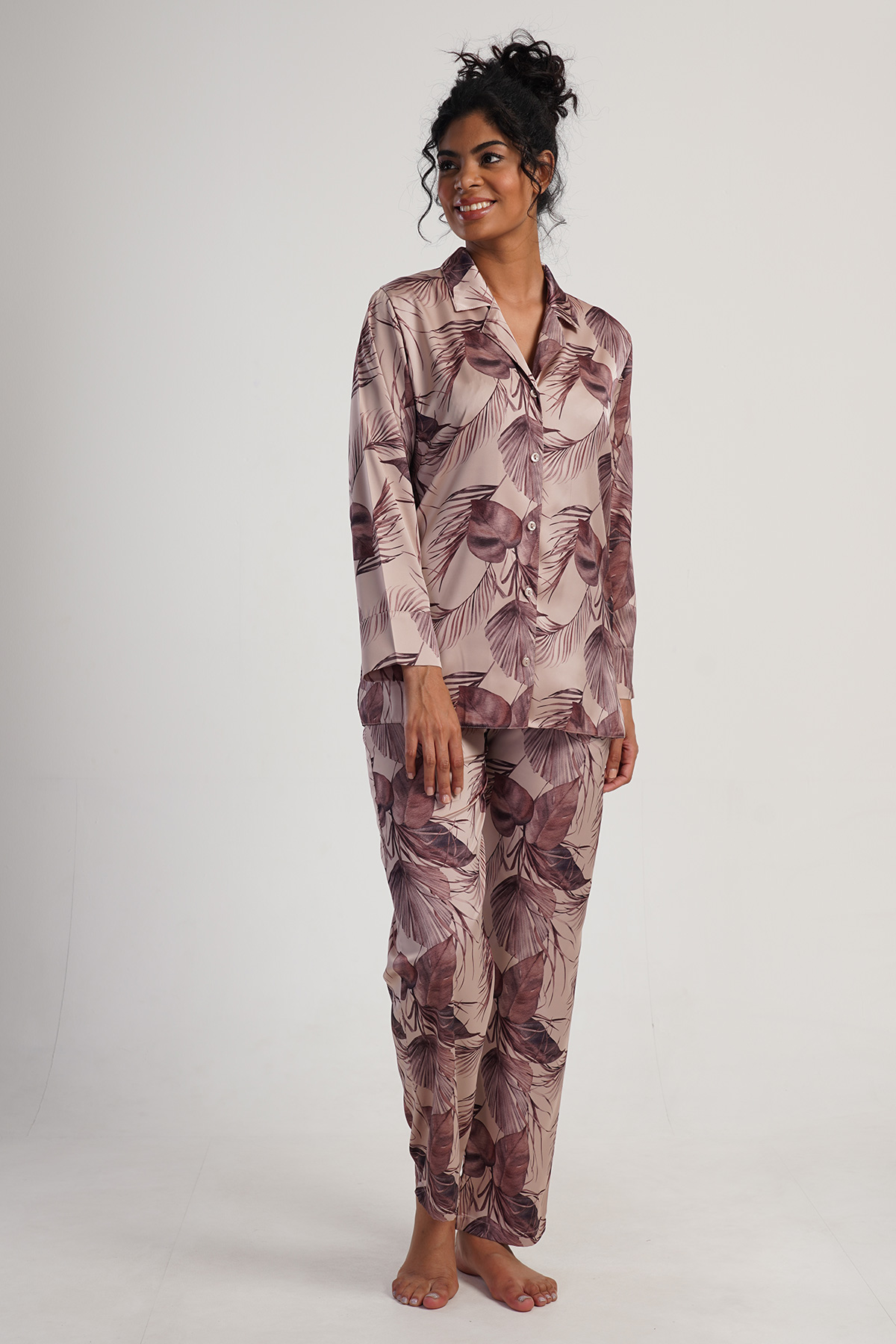 Woman Satin Exclusive Cream Pyjama Set Woman Satin Exclusive Cream Pyjama Set