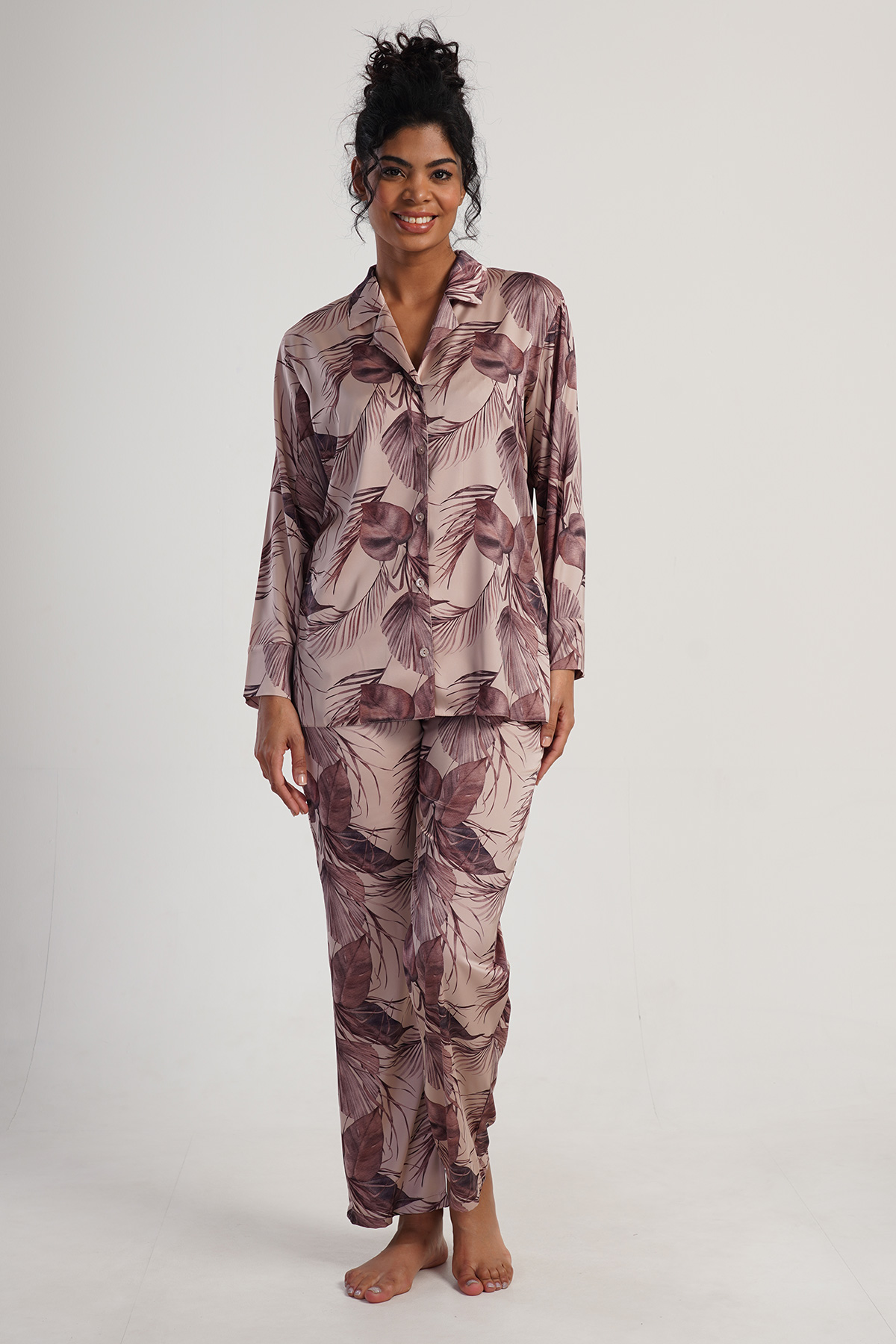 Woman Satin Exclusive Cream Pyjama Set Woman Satin Exclusive Cream Pyjama Set