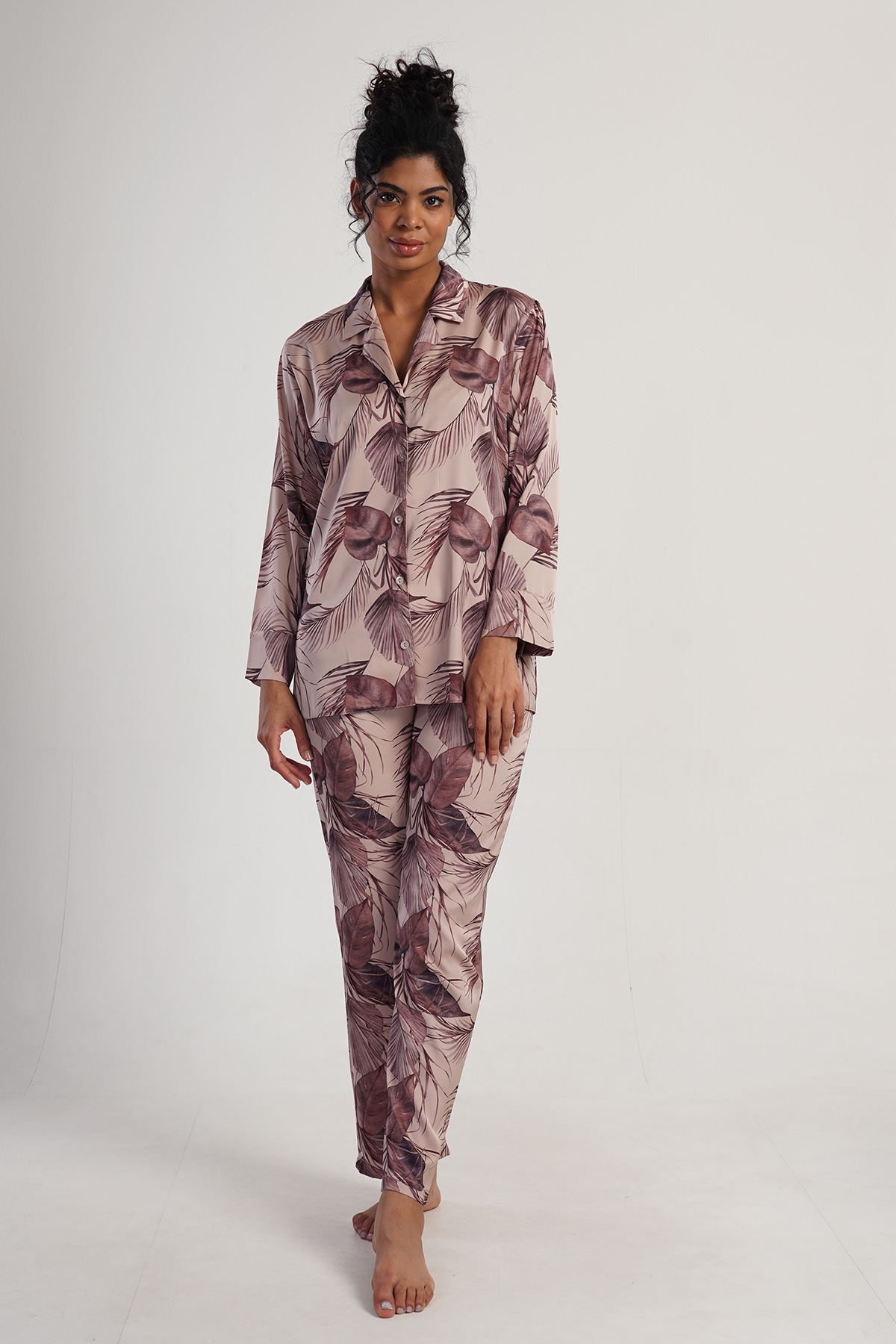 Woman Satin Exclusive Cream Pyjama Set Woman Satin Exclusive Cream Pyjama Set