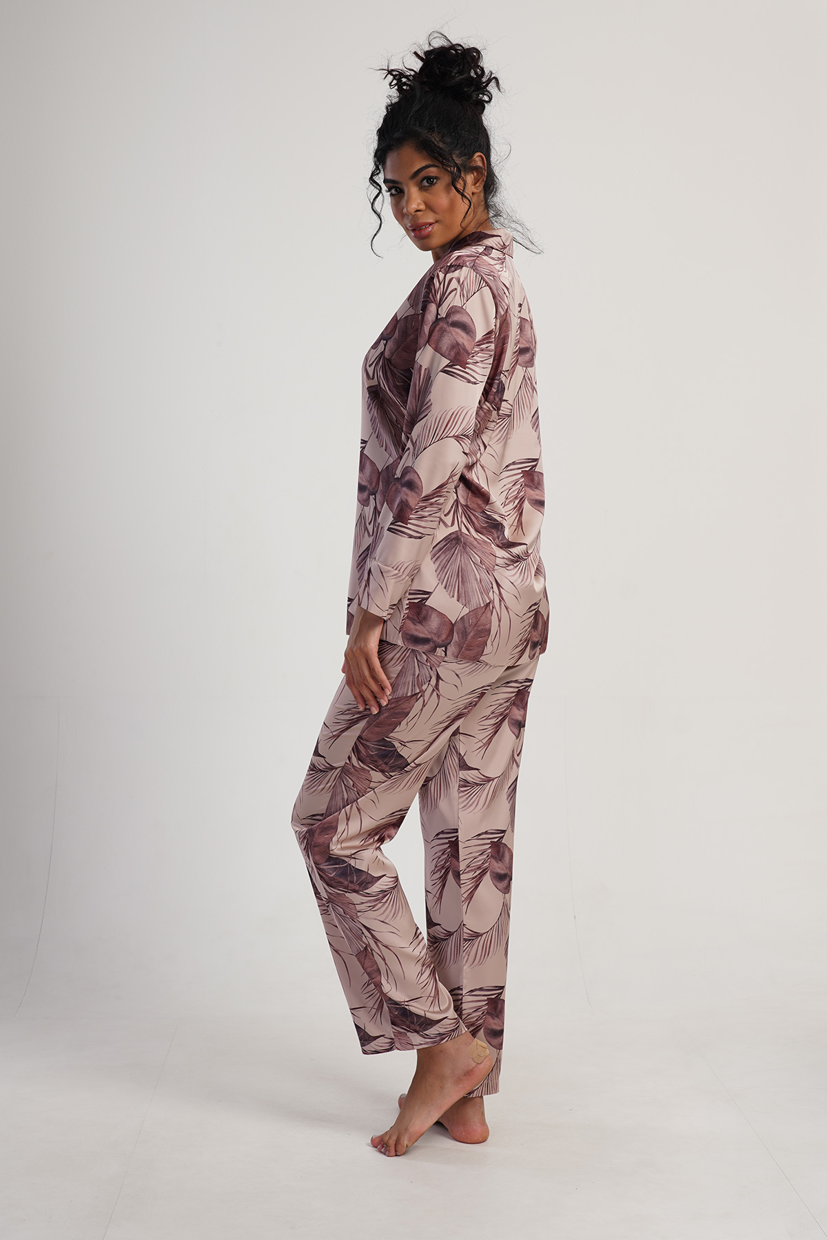 Woman Satin Exclusive Cream Pyjama Set Woman Satin Exclusive Cream Pyjama Set