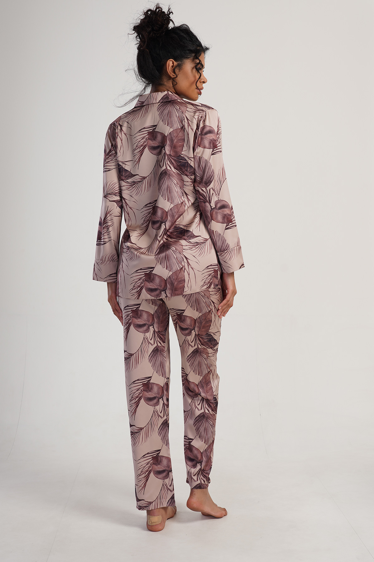 Woman Satin Exclusive Cream Pyjama Set Woman Satin Exclusive Cream Pyjama Set