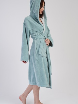 Woman Soft Hoodie Detail Bathrobe Woman Soft Hoodie Detail Bathrobe