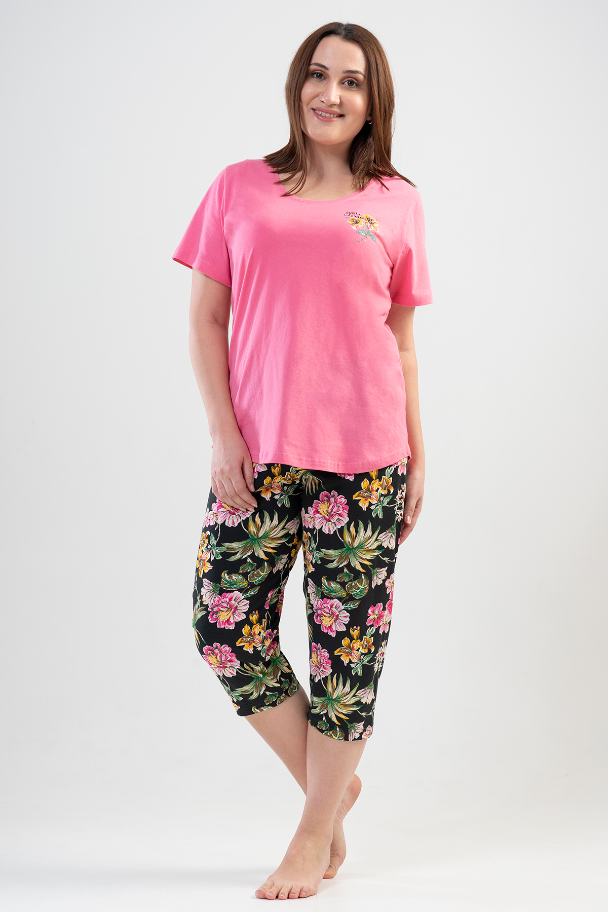 Woman Big Size Notice Capri Set Woman Big Size Notice Capri Set