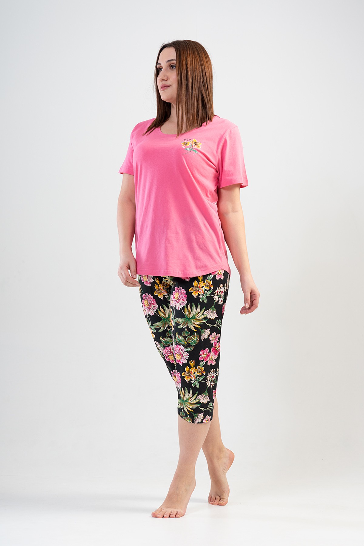 Woman Big Size Notice Capri Set Woman Big Size Notice Capri Set