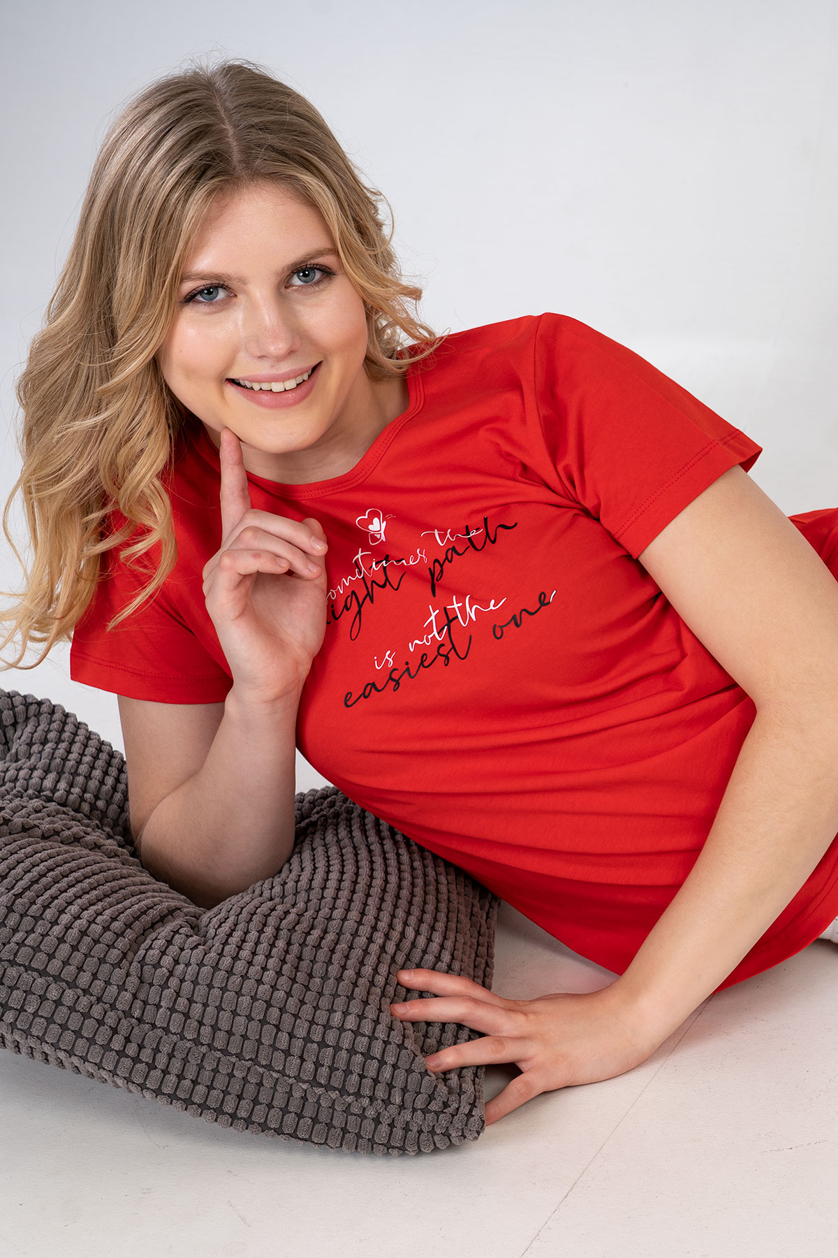 Woman Red Night Capri Set Woman Red Night Capri Set
