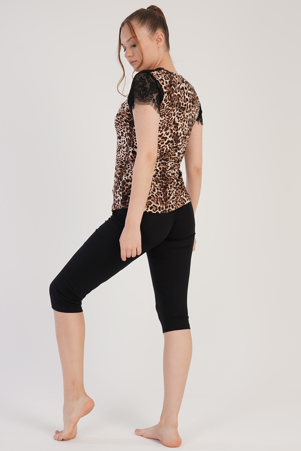 Woman Leopard Capri Set Woman Leopard Capri Set