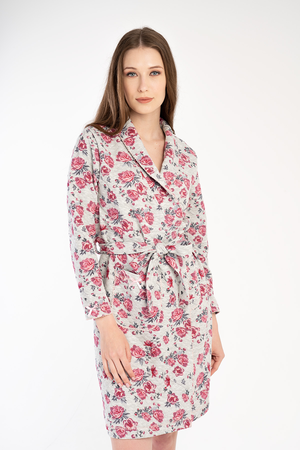 Woman Quilting Flowy Dressing Gown Woman Quilting Flowy Dressing Gown