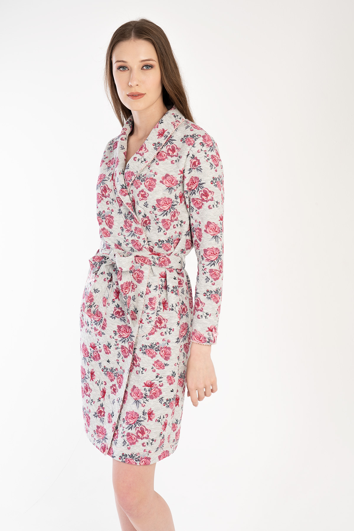 Woman Quilting Flowy Dressing Gown Woman Quilting Flowy Dressing Gown