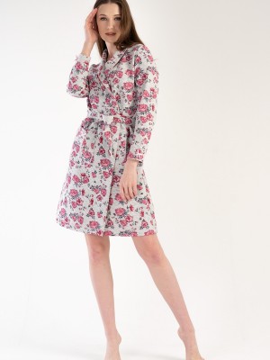 Woman Quilting Flowy Dressing Gown Woman Quilting Flowy Dressing Gown