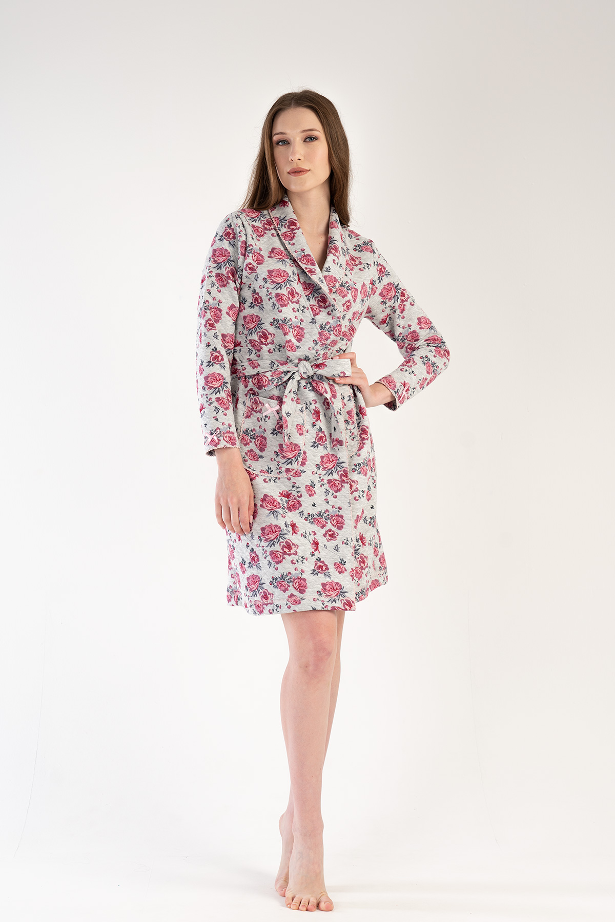 Woman Quilting Flowy Dressing Gown Woman Quilting Flowy Dressing Gown