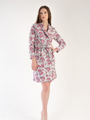Woman Quilting Flowy Dressing Gown Woman Quilting Flowy Dressing Gown
