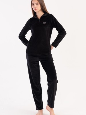 Woman Black Velvet Pyjama Set Woman Black Velvet Pyjama Set
