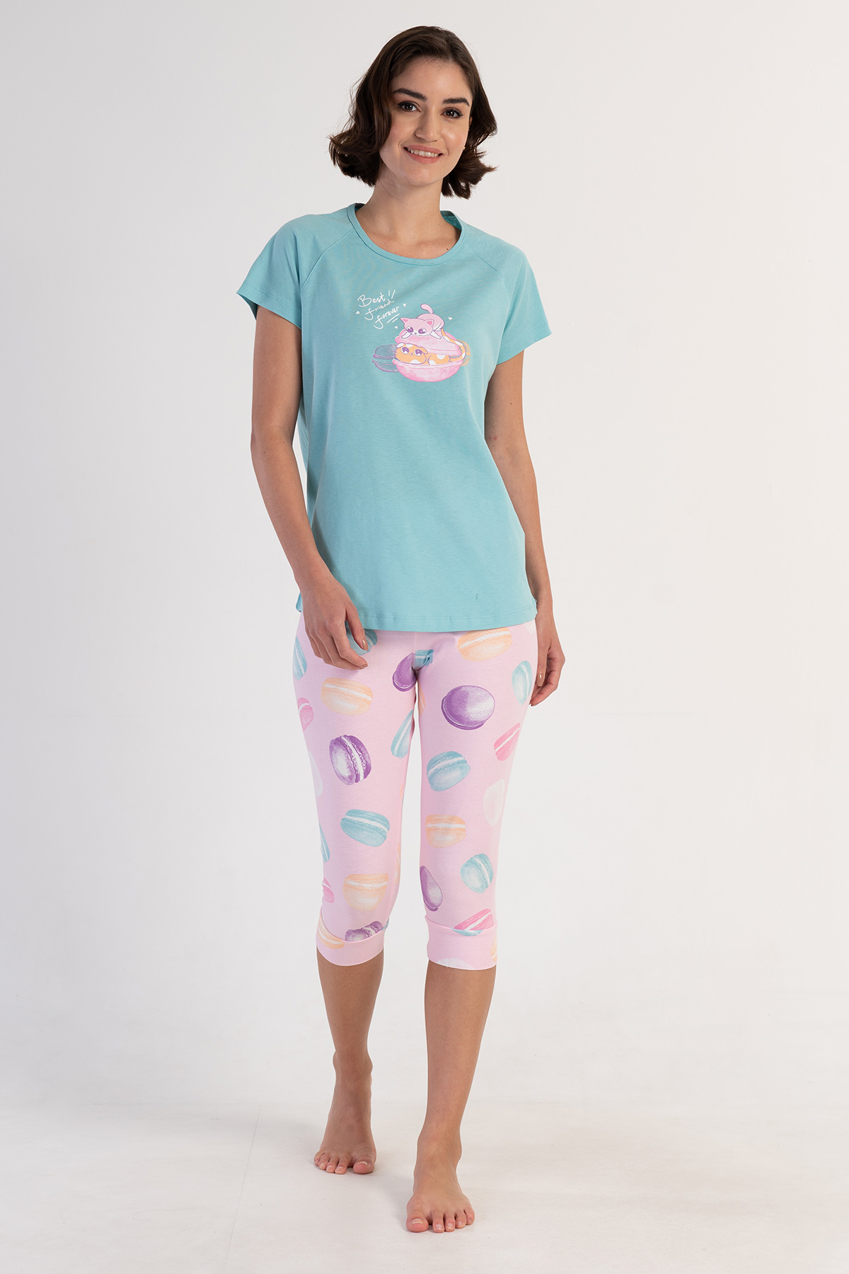 Woman Lycra Supreme Candy Capri Set Woman Lycra Supreme Candy Capri Set