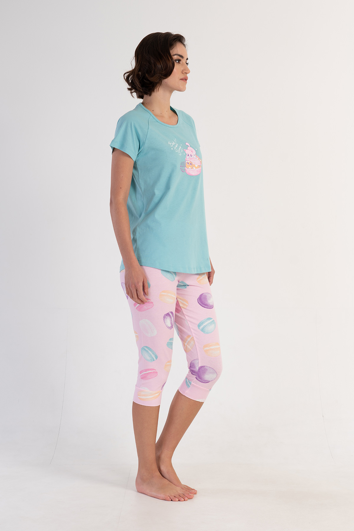 Woman Lycra Supreme Candy Capri Set Woman Lycra Supreme Candy Capri Set