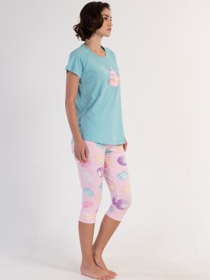 Woman Lycra Supreme Candy Capri Set Woman Lycra Supreme Candy Capri Set