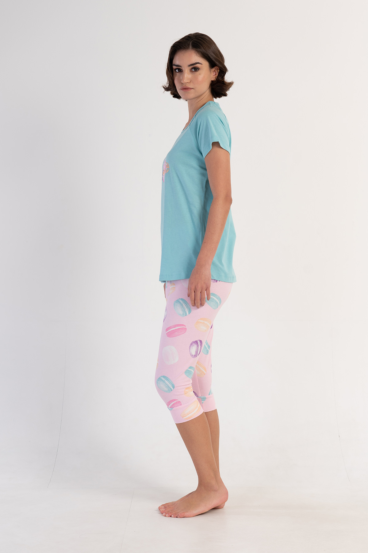 Woman Lycra Supreme Candy Capri Set Woman Lycra Supreme Candy Capri Set
