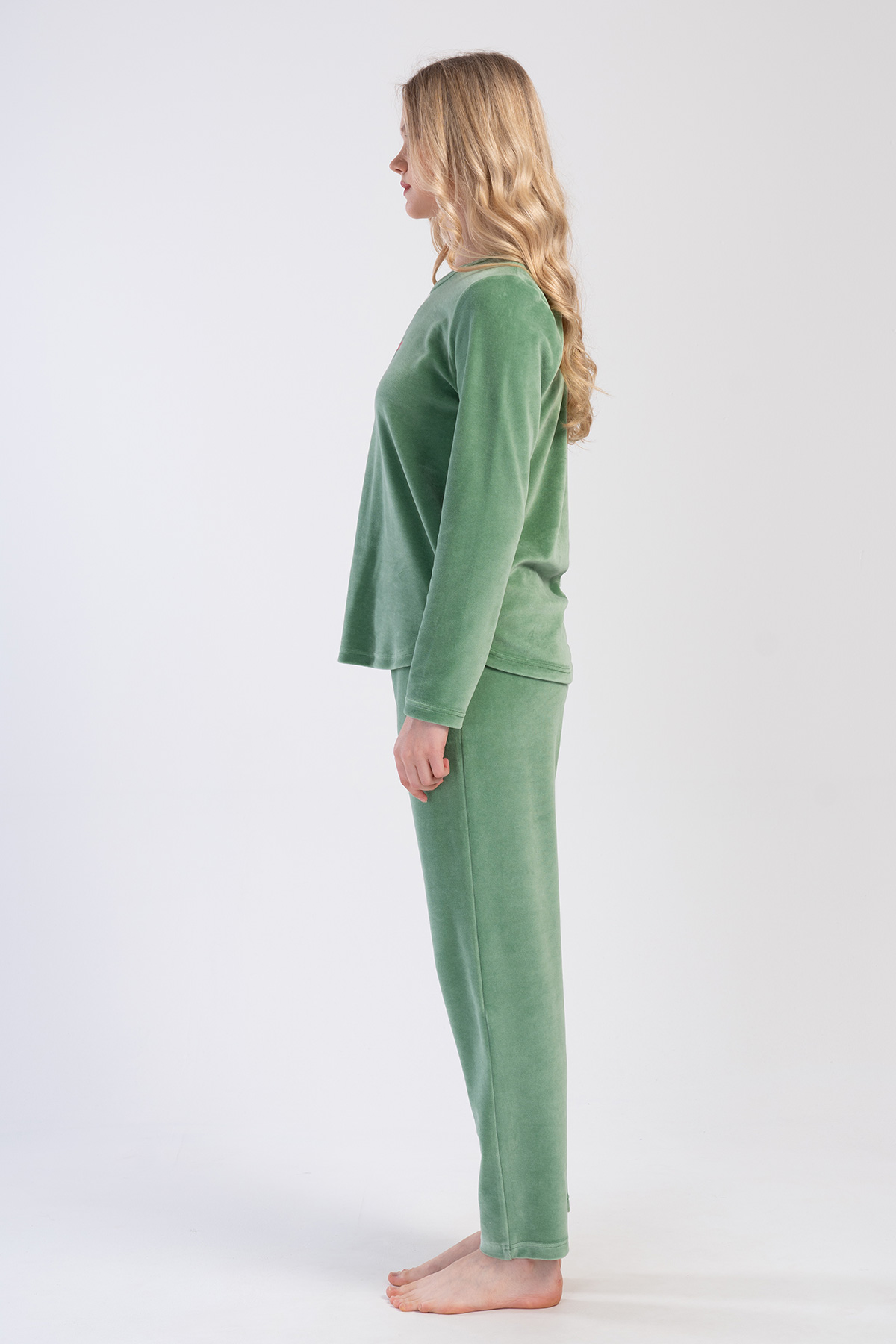 Woman Walve Velvet Pyjama Set Woman Walve Velvet Pyjama Set
