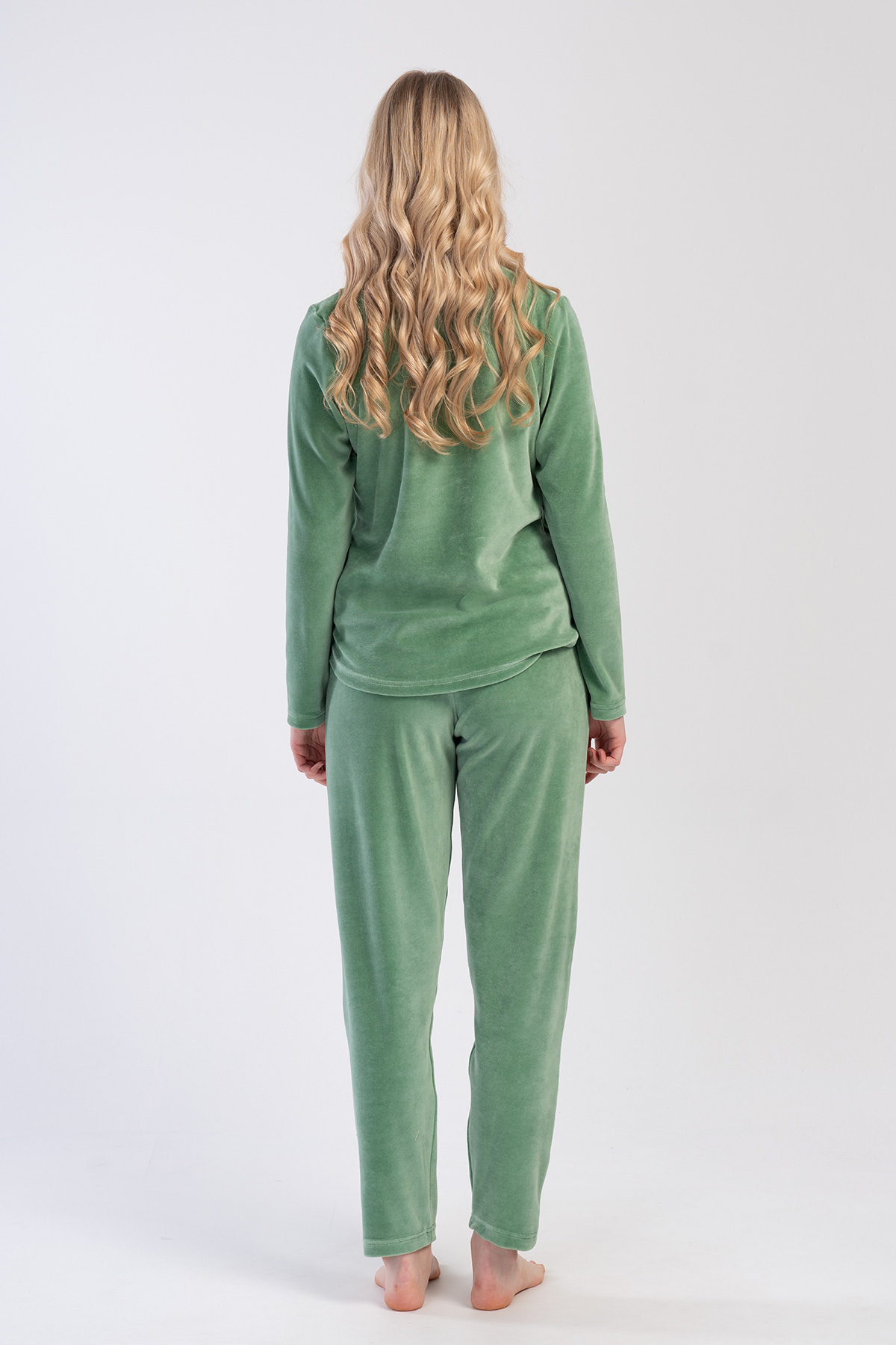 Woman Walve Velvet Pyjama Set Woman Walve Velvet Pyjama Set