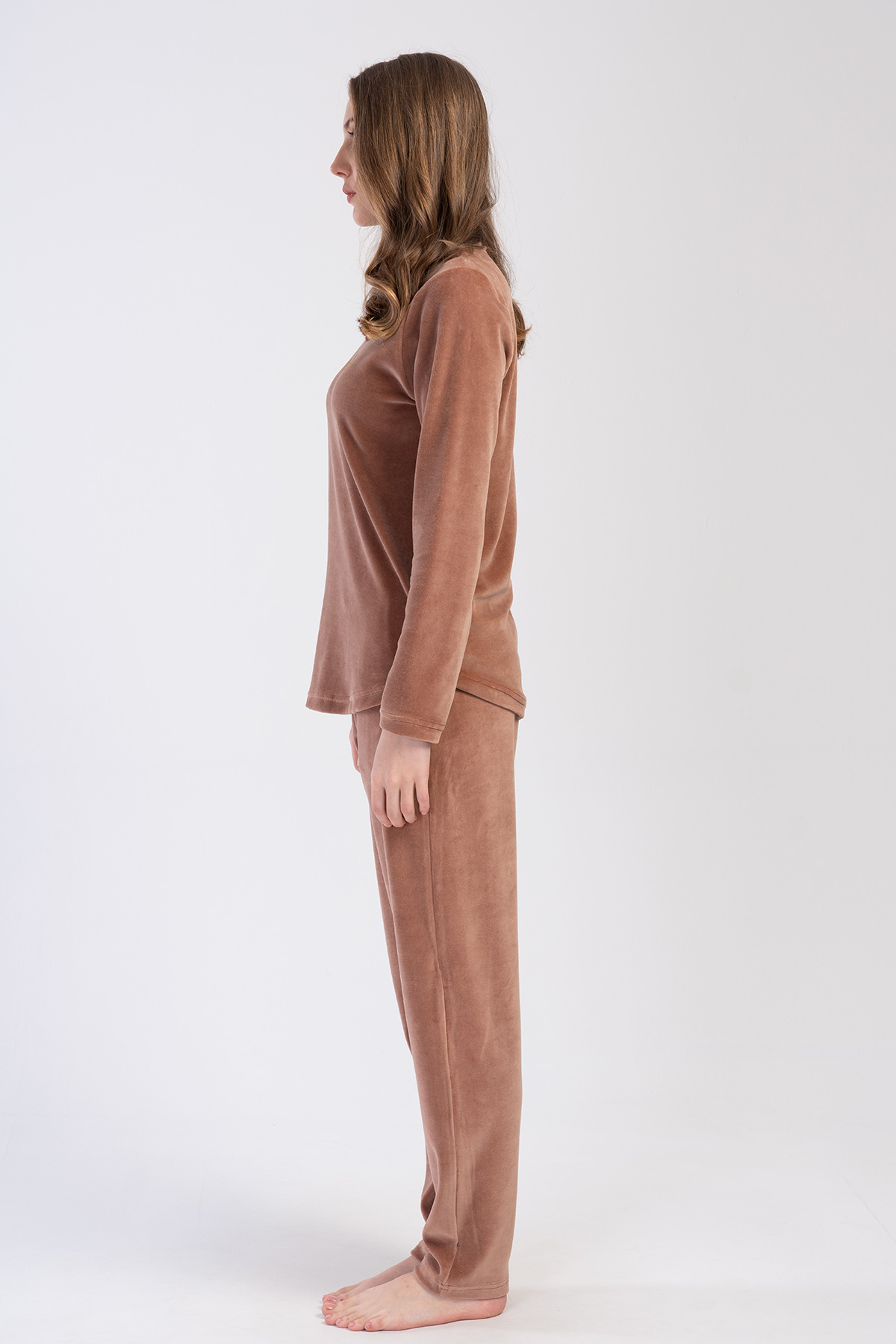 Woman Brown Velvet O Neck Pyjama Set Woman Brown Velvet O Neck Pyjama Set
