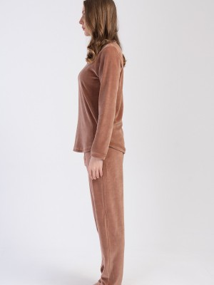 Woman Brown Velvet O Neck Pyjama Set Woman Brown Velvet O Neck Pyjama Set