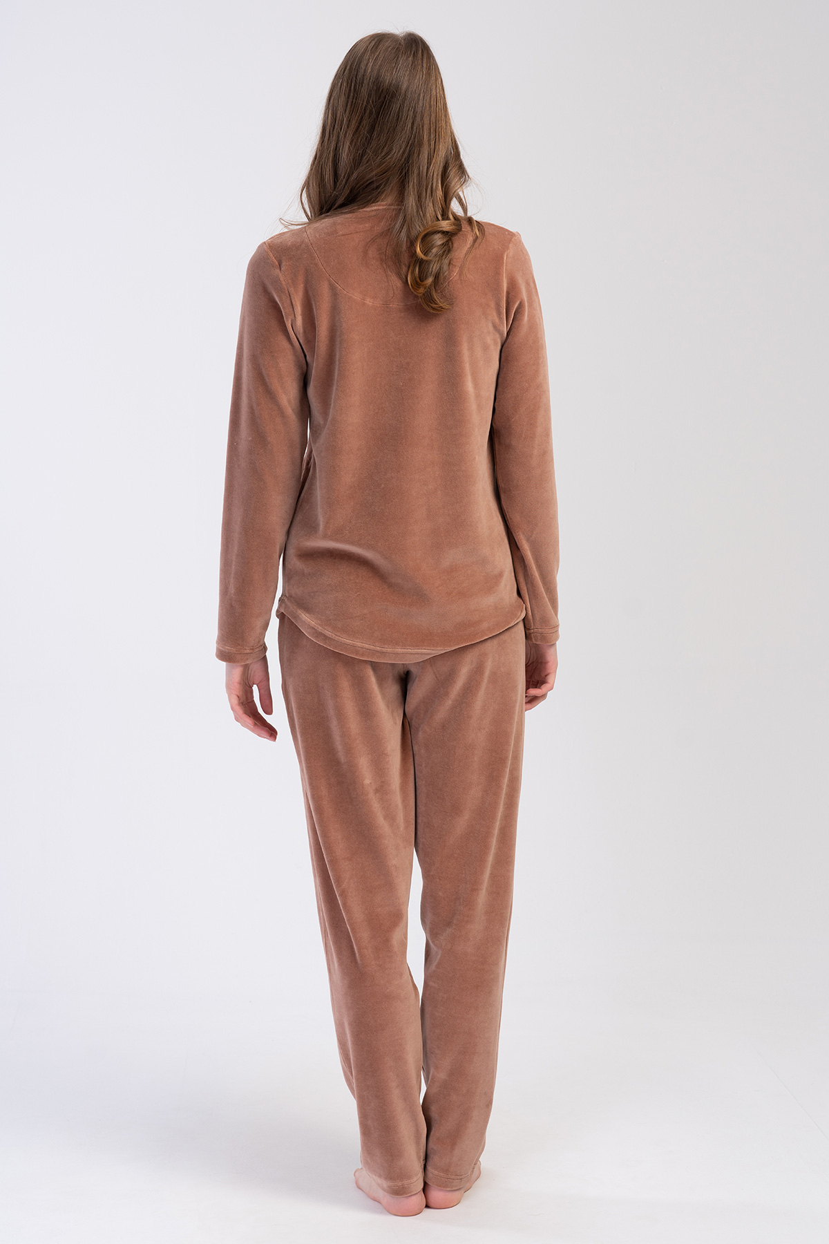 Woman Brown Velvet O Neck Pyjama Set Woman Brown Velvet O Neck Pyjama Set