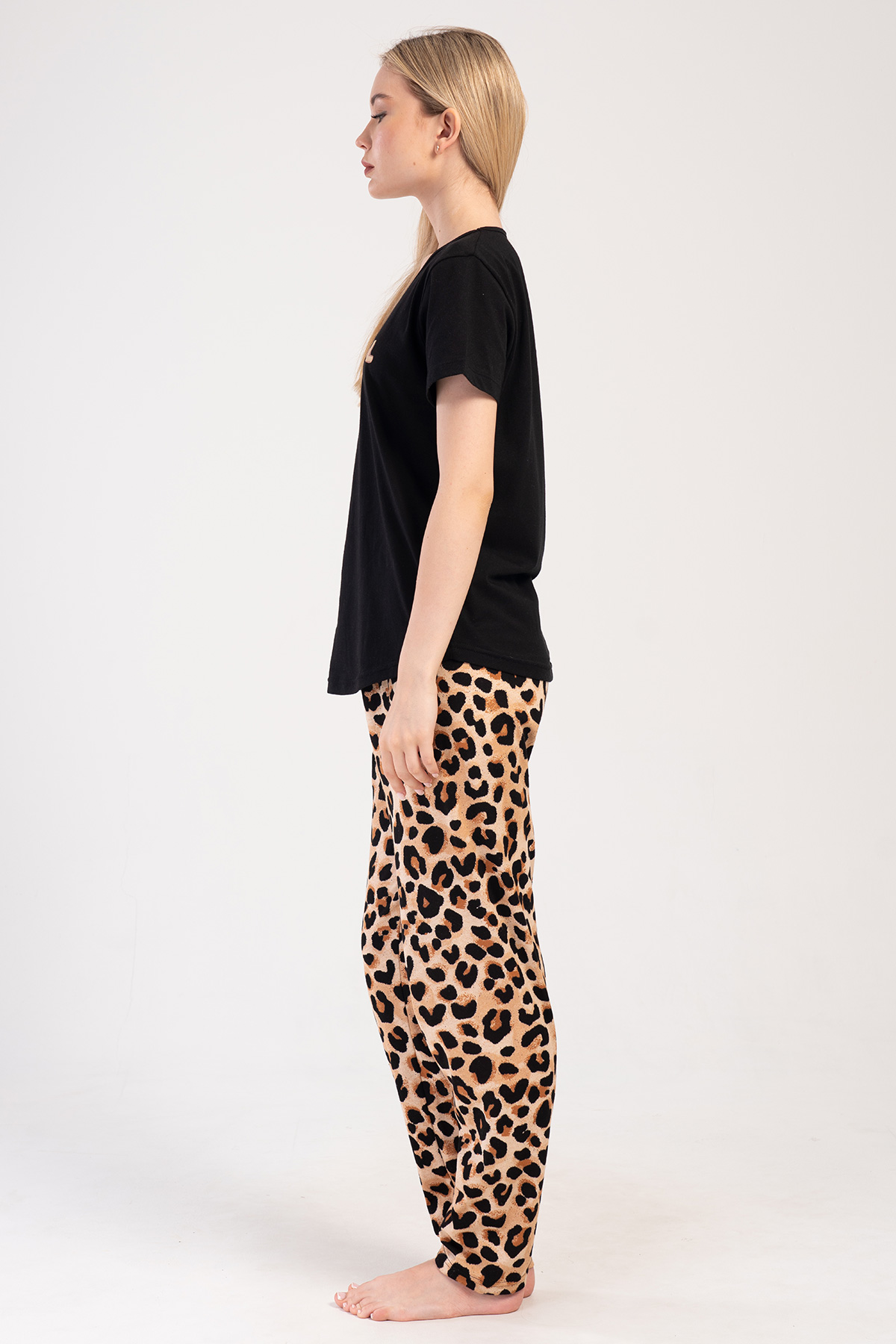 Woman Leopard Short Sleeve O Neck Pyjama Set Woman Leopard Short Sleeve O Neck Pyjama Set